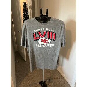 Kansas City Chiefs NFL Football Super Bowl Champions Logo Tee Men’s Size Large